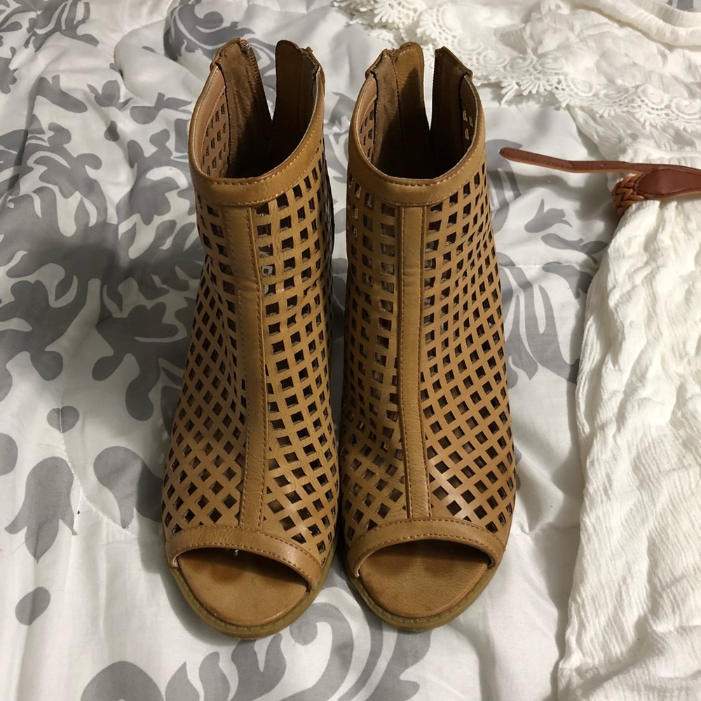 🐫 Camel open toe booties 🐫